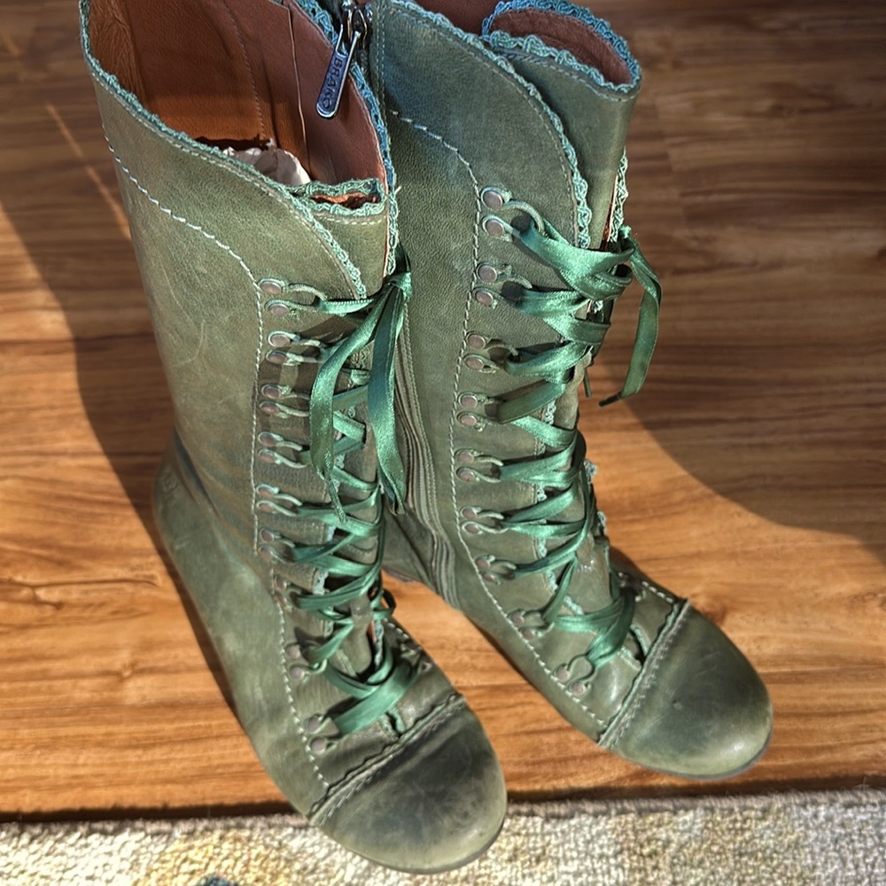 Brako women’s boots size 40, green leather